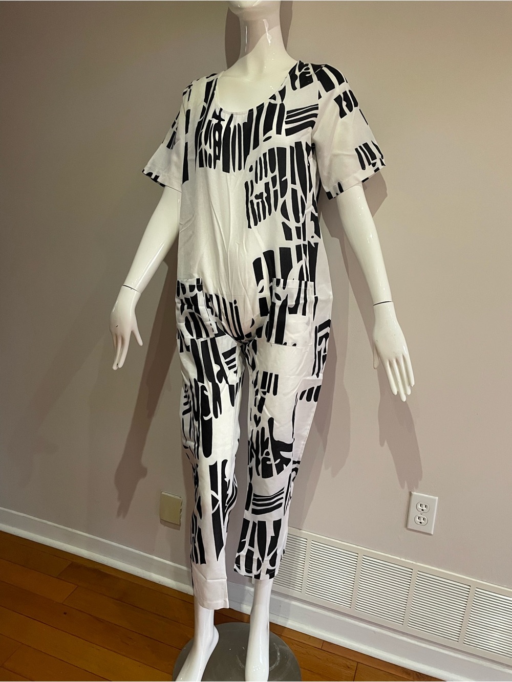 Black & White Abstract Print Jumpsuit - Women's Relaxed Fit